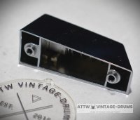 Champion Böckchen kl. Logo + Feder - B-Ware