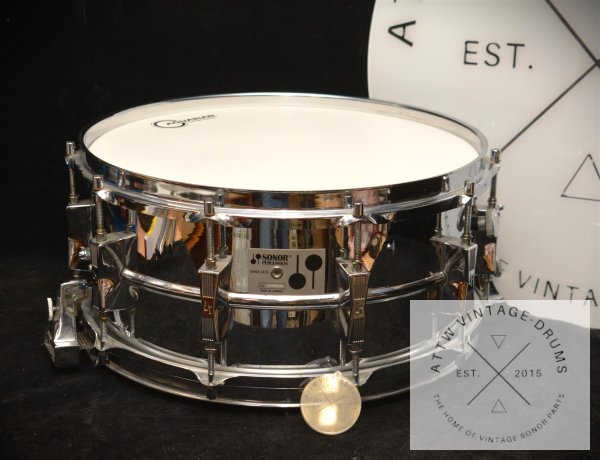 Sonor D526 Phonic Snare - Nahtloser Kessel - 10 Lug - kleine Parallel Abhebung - TOP